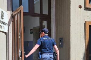 Adrano, tentato furto nel cantiere della scuola “Patellaro”: denunciati due uomini dalla Polizia