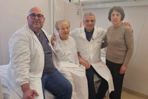 Biancavilla, donna di 104 anni di Cesarò operata al femore in ospedale: dal sindaco complimenti ai medici
