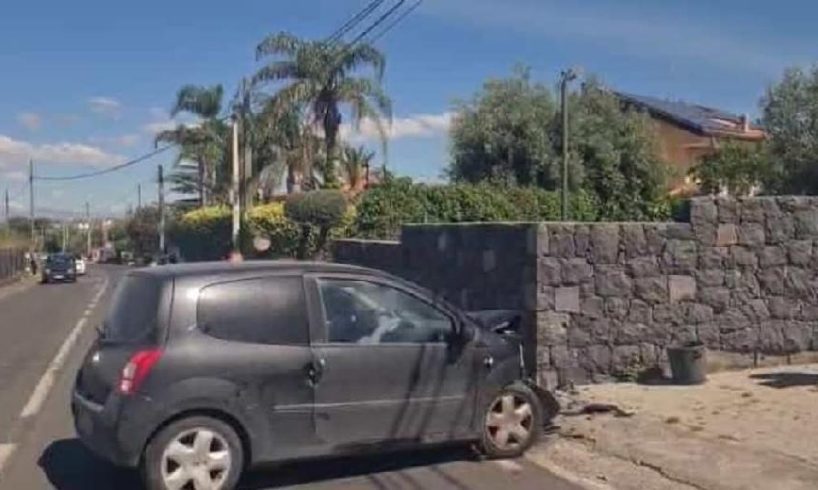 Motta S. Anastasia, auto va sbattere contro un muro sulla Sp 134: muore bambina di 15 mesi