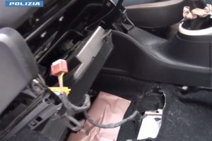 Catania, in auto con 3 kg di cocaina occultati: 35enne arrestato in flagranza (VIDEO)