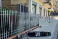 Paternò, nuovo atto vandalico contro un parcometro in via Bellia: colonnina divelta e inutilizzabile