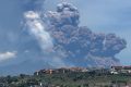 Etna, crolla parte del cratere di Sud-Est: nube di cenere sovrasta il vulcano