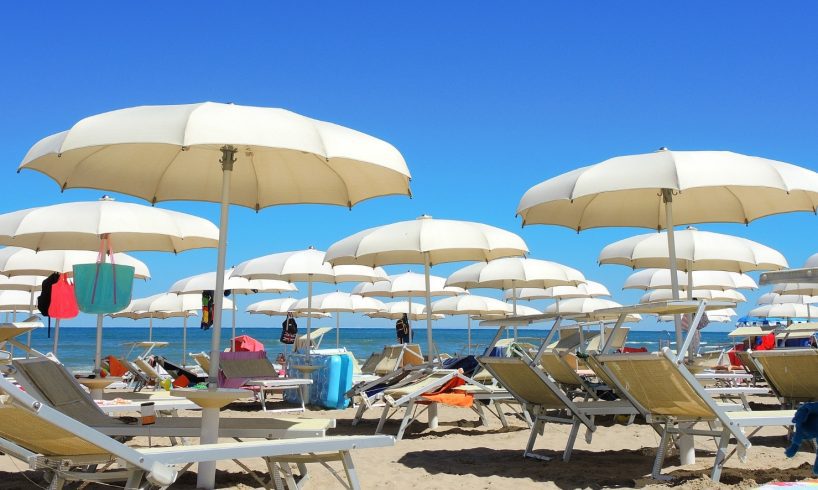 Turismo, rincari sotto l’ombrellone: in Sicilia aumenti del 6%