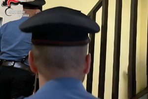 Palagonia, 27enne chiede soldi alla madre per comprare la droga e poi ruba in casa: arrestato