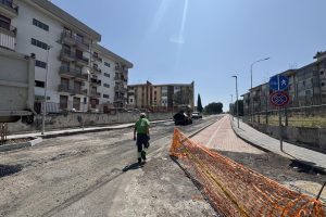 Paternò, sopralluogo del sindaco in via Alcide De Gasperi: lavori di riqualificazione per 1,7 mln