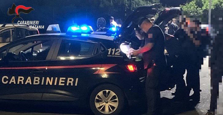 Raddusa, rissa tra due famiglie per un dissidio tra fidanzati: 4 persone denunciate