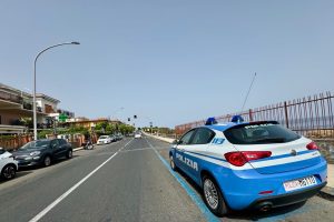 Aci Castello, ruba auto sotto gli occhi del proprietario: arrestato 29enne catanese