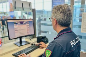 Catania, tenta l’imbarco in aeroporto con un passaporto falso: arrestato passeggero georgiano