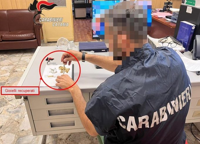 Catania, tre persone denunciate per ricettazione di gioielli rubati: al ‘compro oro’ operazioni non registrate
