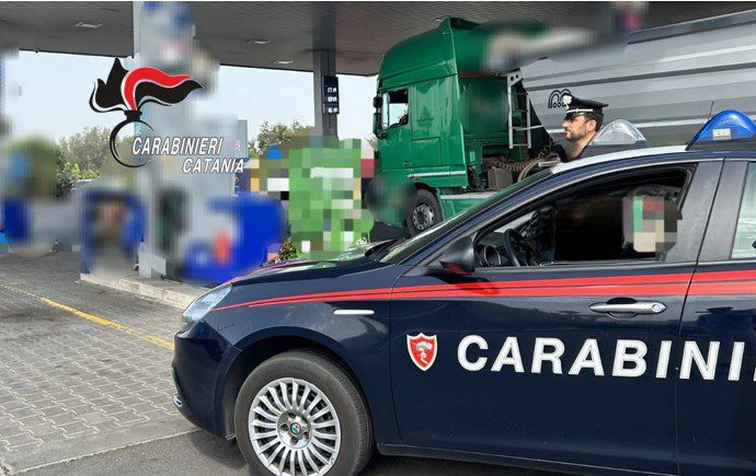 Simulano una rapina per incassare l’assicurazione: smascherati e denunciati
