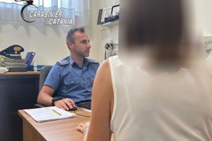 Riposto, evade dai domiciliari nella casa dell’ex compagna e la minaccia: 35enne arrestato