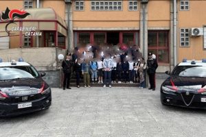 Gravina di Catania, educazione alla legalità: visita ai Carabinieri degli alunni della elementare ‘Purrello’ di San Gregorio