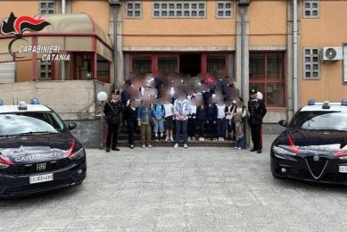 Gravina di Catania, educazione alla legalità: visita ai Carabinieri degli alunni della elementare ‘Purrello’ di San Gregorio