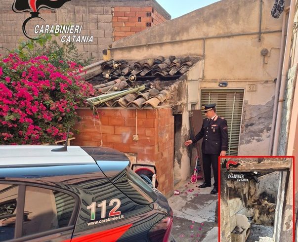Paternò, carabiniere mette in salvo tre bambini e una donna durante incendio in pieno centro