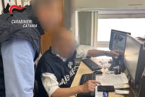 Maletto, 49enne truffata da annuncio-vendita di un telefonino a 99 euro: denunciata una persona