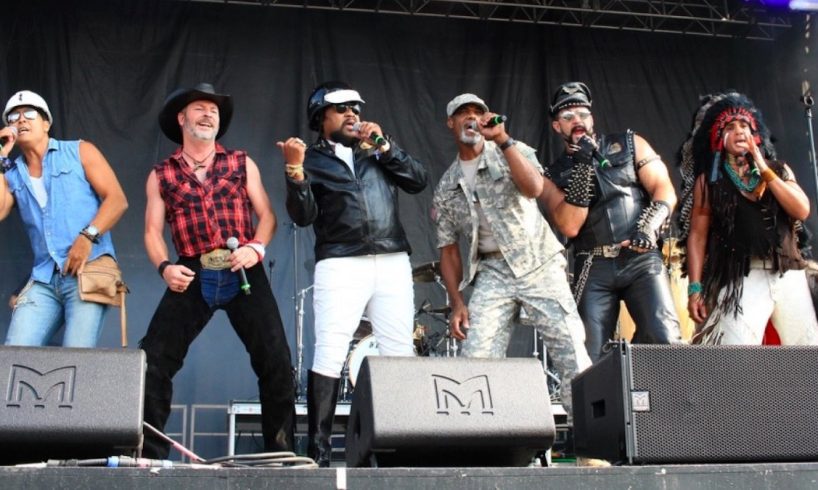 Palermo, malore sul palco del leader dei Village People: concerto sospeso e corsa in ospedale