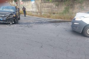 Incidente stradale a Paternò, scontro tra due auto in contrada San Marco: due feriti