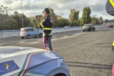 Catania, pusher-scooterista sulla Tangenziale con 22 dosi di marijuana: arrestato