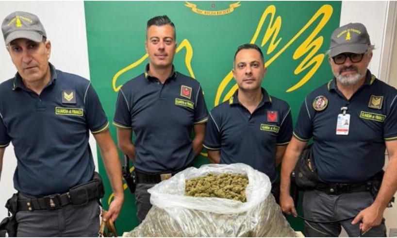 Catania, GdF sequestra 12 kg di marijuana ‘skunk’: occultati dentro scaldabagni