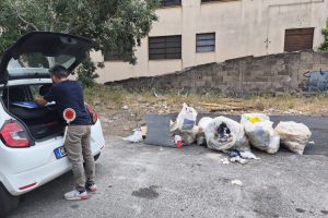 Catania, 62 multe di 333 euro ciascuna per abbandono di rifiuti. Il Comune ai cittadini: “Collaborate”