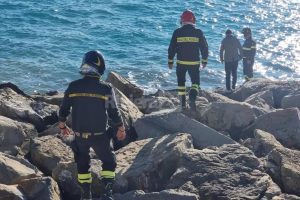 Catania, 68enne trovato senza vita sulla scogliera: si ipotizza una caduta