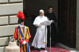 Papa Leone XIV a Castel Gandolfo: “Serve la rivoluzione dell’amore contro l’indifferenza”