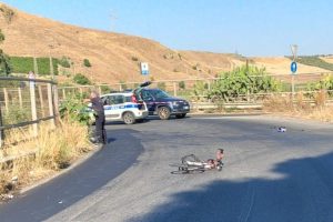 Paternò, ciclista travolto e abbandonato a Ponte Barca: trasferito in elisoccorso al Cannizzaro