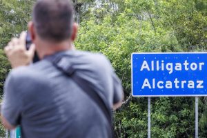 Un siciliano e un italo-argentino detenuti nel centro “Alligator Alcatraz” nelle paludi della Florida: «È un campo di concentramento»