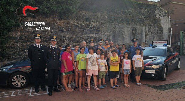 Acireale, legalità e curiosità: i Carabinieri incontrano i ragazzi del Grest di Santa Maria degli Ammalati