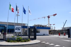 STMicroelectronics punta su Catania: confermati 2,6 miliardi di investimenti fino al 2027