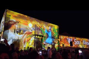 Adrano, Palazzo dei Bianchi diventa magia: immagini, musica e parole prima della Volata dell’Angelo