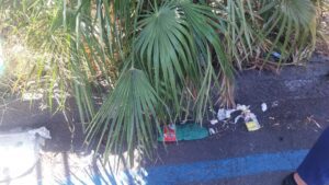 Paternò tra rifiuti e abbandono: materassi in strada e centro storico nel degrado