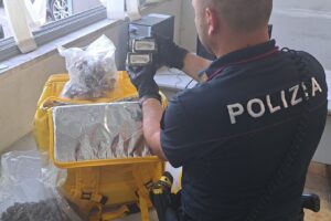 Catania, 37enne di Licata fermato dalla Polizia con l’auto carica di marijuana: arrestato