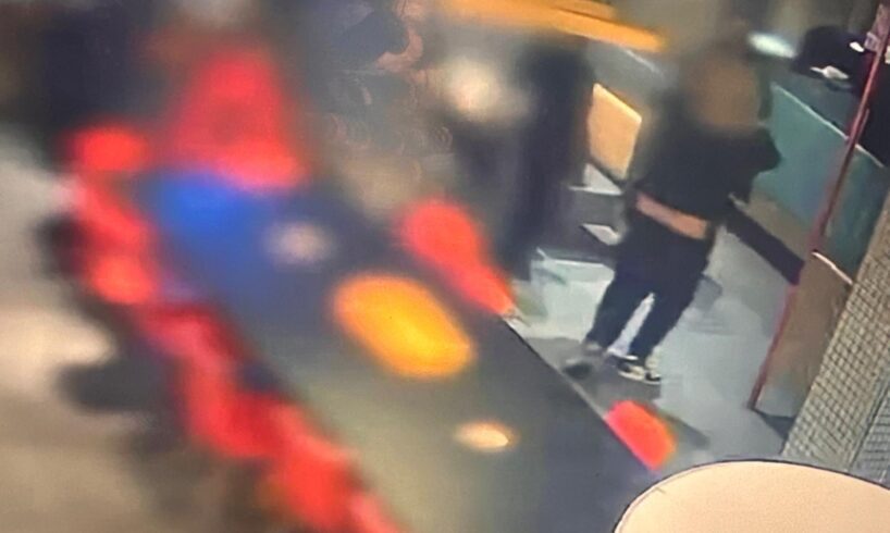 Pestaggio omofobo in un fast food di Catania: obbligo di dimora per due giovani, coinvolto anche un minorenne (VIDEO)