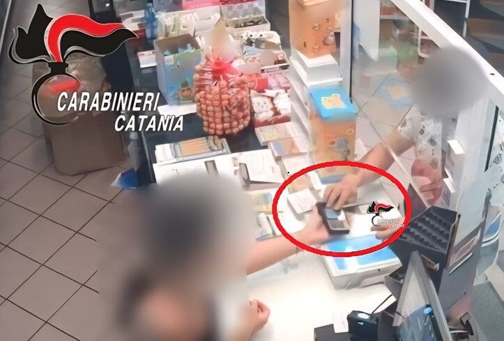 Adrano, 32enne usava carte smarrite per acquisti a insaputa della vittima: scoperto e denunciato