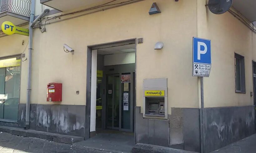 Adrano, rapina all’ufficio postale di via Stazione: malori tra i presenti
