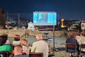 Città come parchi tematici: riscoprire vocazioni e felicità urbana oltre l’omologazione