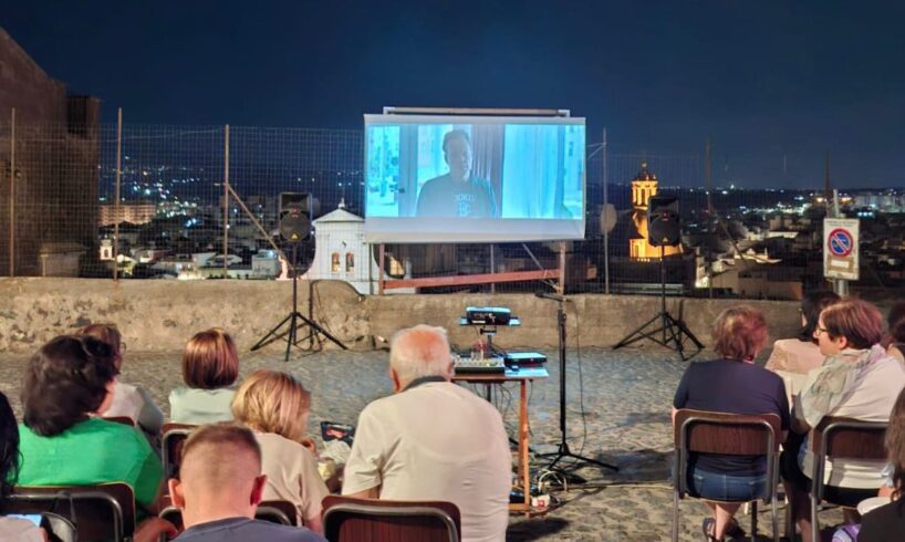 Città come parchi tematici: riscoprire vocazioni e felicità urbana oltre l’omologazione