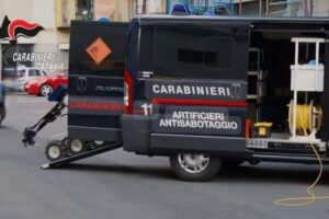 Paternò, in casa con ordigno artigianale e 45 proiettili: denunciato 42enne