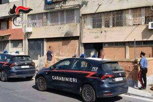 Catania, a Nesima fermata costruzione abusiva su suolo pubblico: denunciati padre, figlio e operai