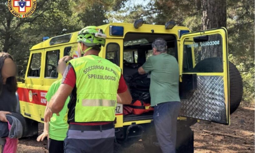 Etna, due interventi di soccorso: turista svedese infortunato e tre escursionisti bloccati dal maltempo