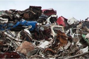 Scarica rifiuti in un terreno già sequestrato: 58enne denunciato a Misterbianco