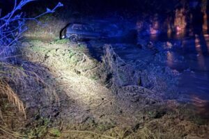 Maltempo in Sicilia, auto travolte dal torrente a Leonforte: un disperso nel fango del Crisa