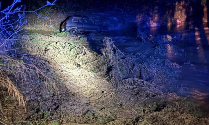 Maltempo in Sicilia, auto travolte dal torrente a Leonforte: un disperso nel fango del Crisa