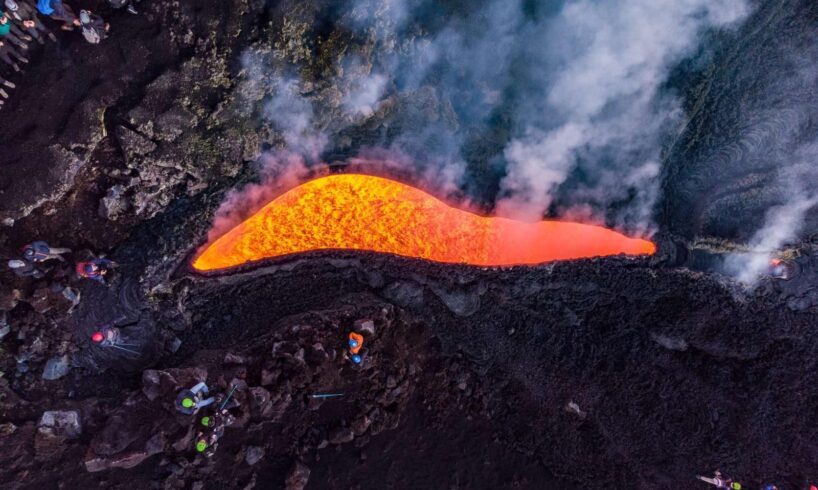 Etna, ordinanza del sindaco di Biancavilla: vietato avvicinarsi a meno di 50 metri dalla colata lavica