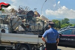 Trasporta 1.400 chili di rifiuti senza autorizzazione: denunciato 38enne di Fiumefreddo