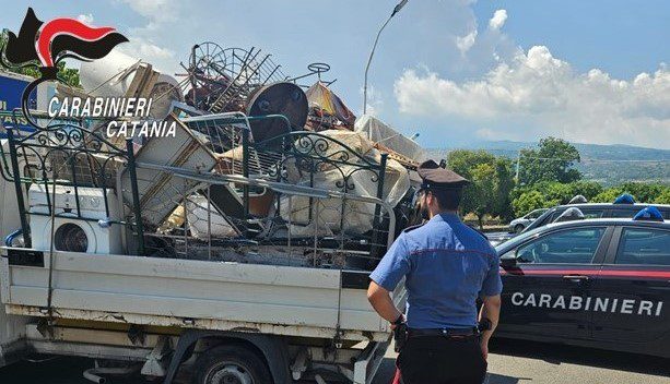 Trasporta 1.400 chili di rifiuti senza autorizzazione: denunciato 38enne di Fiumefreddo