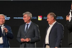 Viagrande, premio “Aquila d’argento” a Mauro Sapienza: riconoscimento per impegno e risultati alla guida dell’Arnas Garibaldi