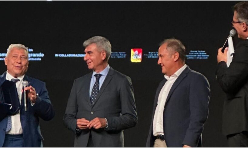 Viagrande, premio “Aquila d’argento” a Mauro Sapienza: riconoscimento per impegno e risultati alla guida dell’Arnas Garibaldi