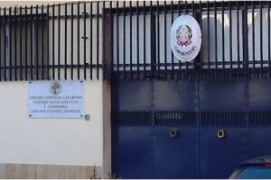 Paternò, rapina in un negozio: colluttazione tra titolare e banditi, ferito il commerciante